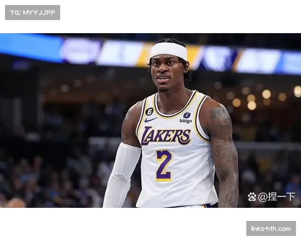 佩工谈球队表现称上半场占优未能破门赞安东尼展现出成熟与冷静 佩工谈球队表现称上半场占优未能破门赞安东尼展现出成熟与冷静